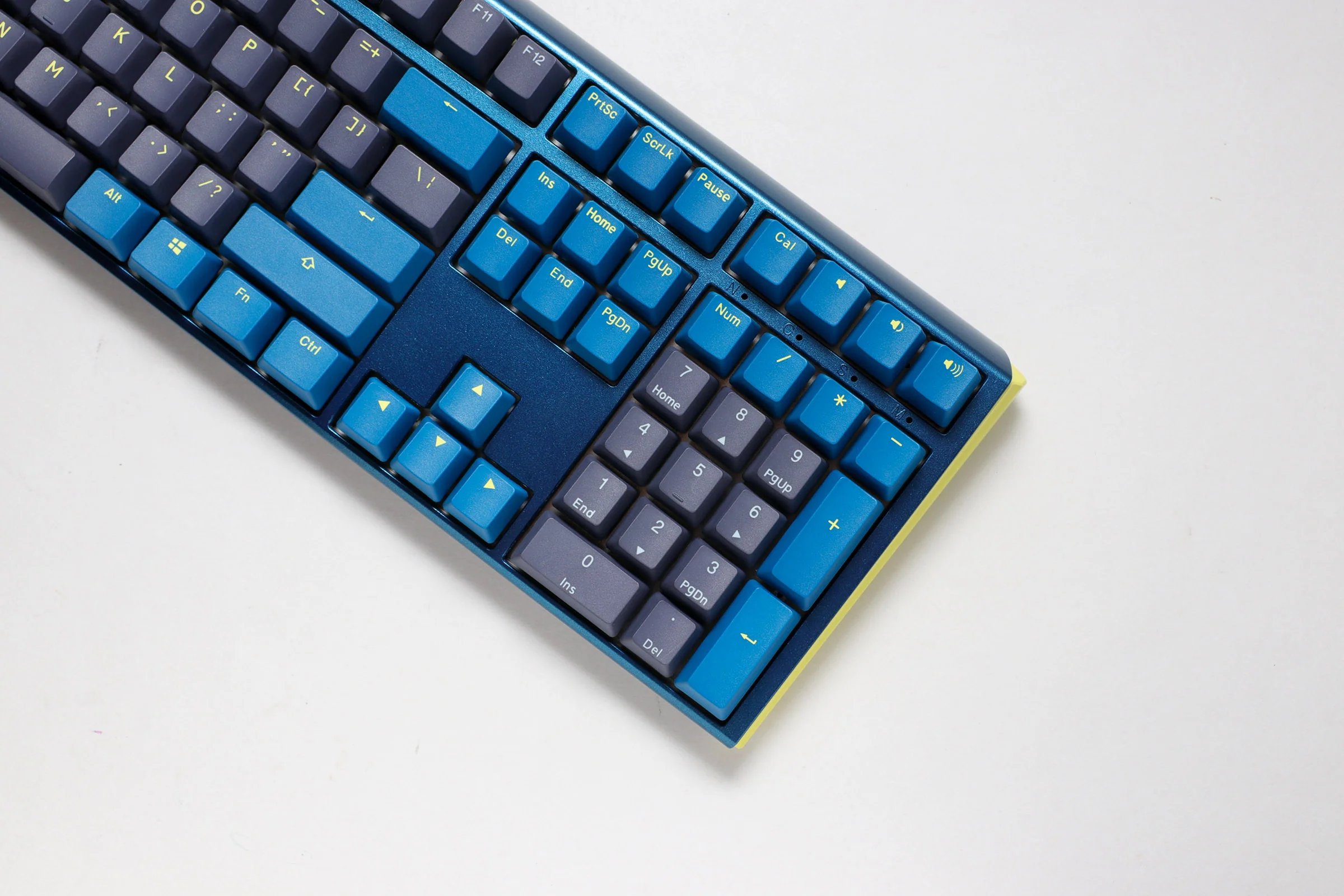 Ducky One 3 Daybreak Hotswap RGB Double Shot PBT QUACK Mechanical Keyboard - Image 3