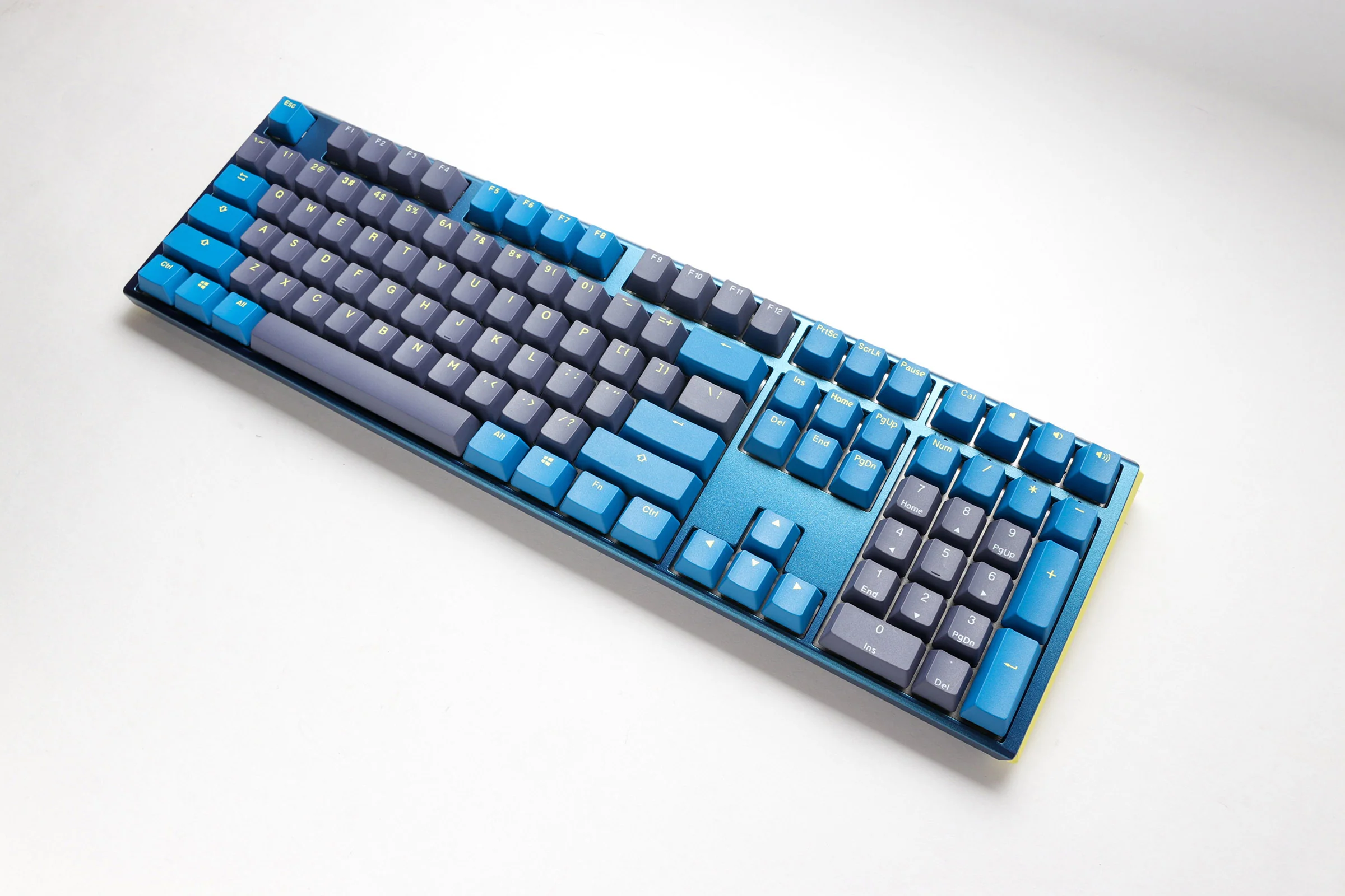 Ducky One 3 Daybreak Hotswap RGB Double Shot PBT QUACK Mechanical Keyboard - Image 9
