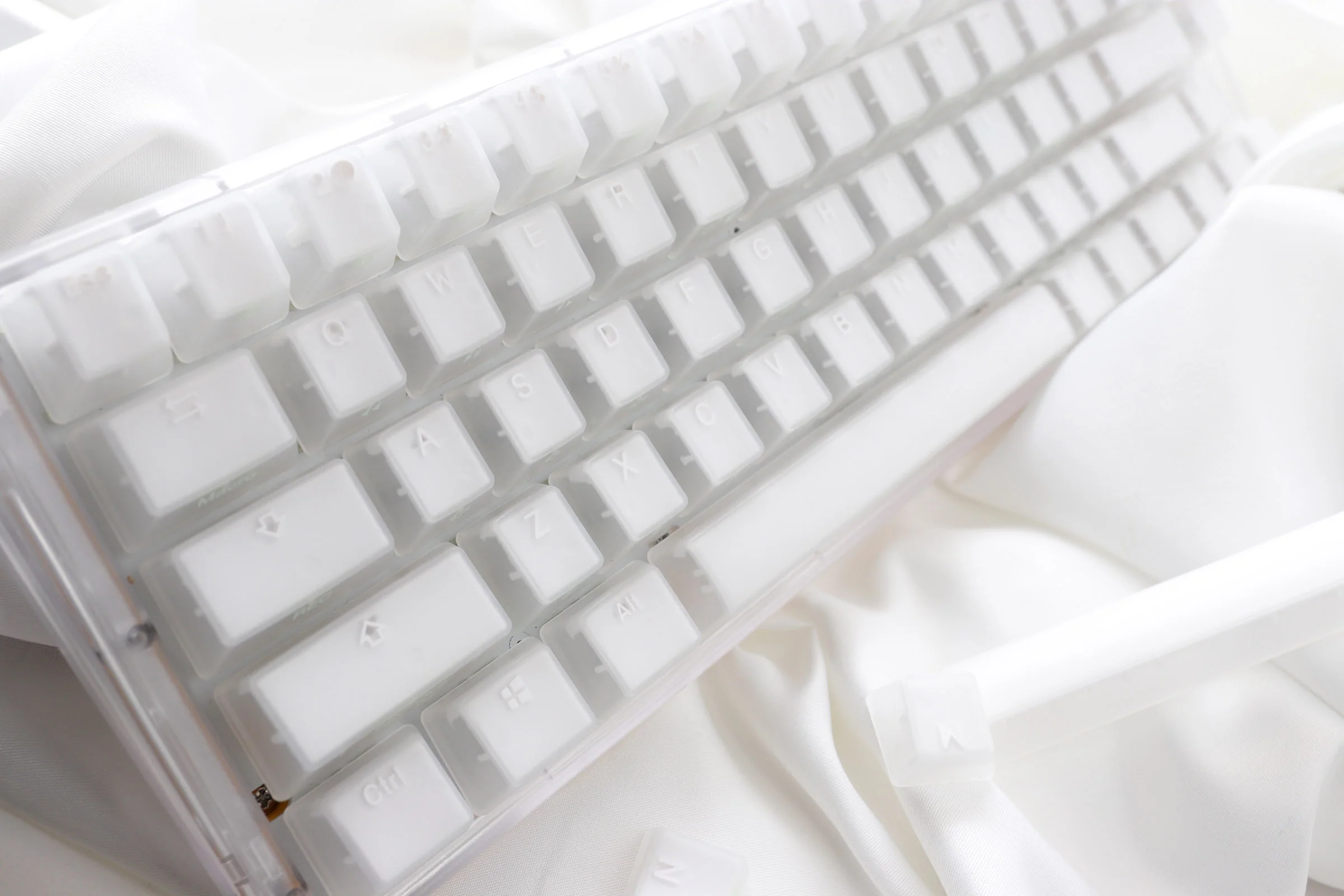 Ducky One 3 SF Aura Clear White 65% Hotswap RGB LED Double Shot ABS Mechanical Keyboard - Image 6