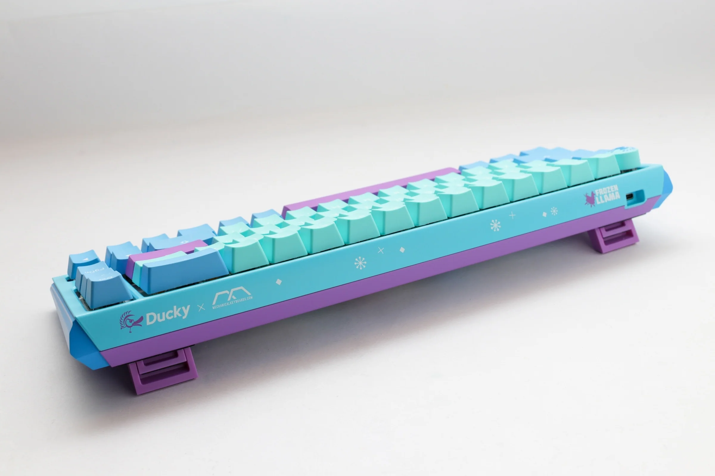 Ducky x MK One 3 SF Frozen Llama 65% Hotswap RGB Limited Edition Mechanical Keyboard - Image 5