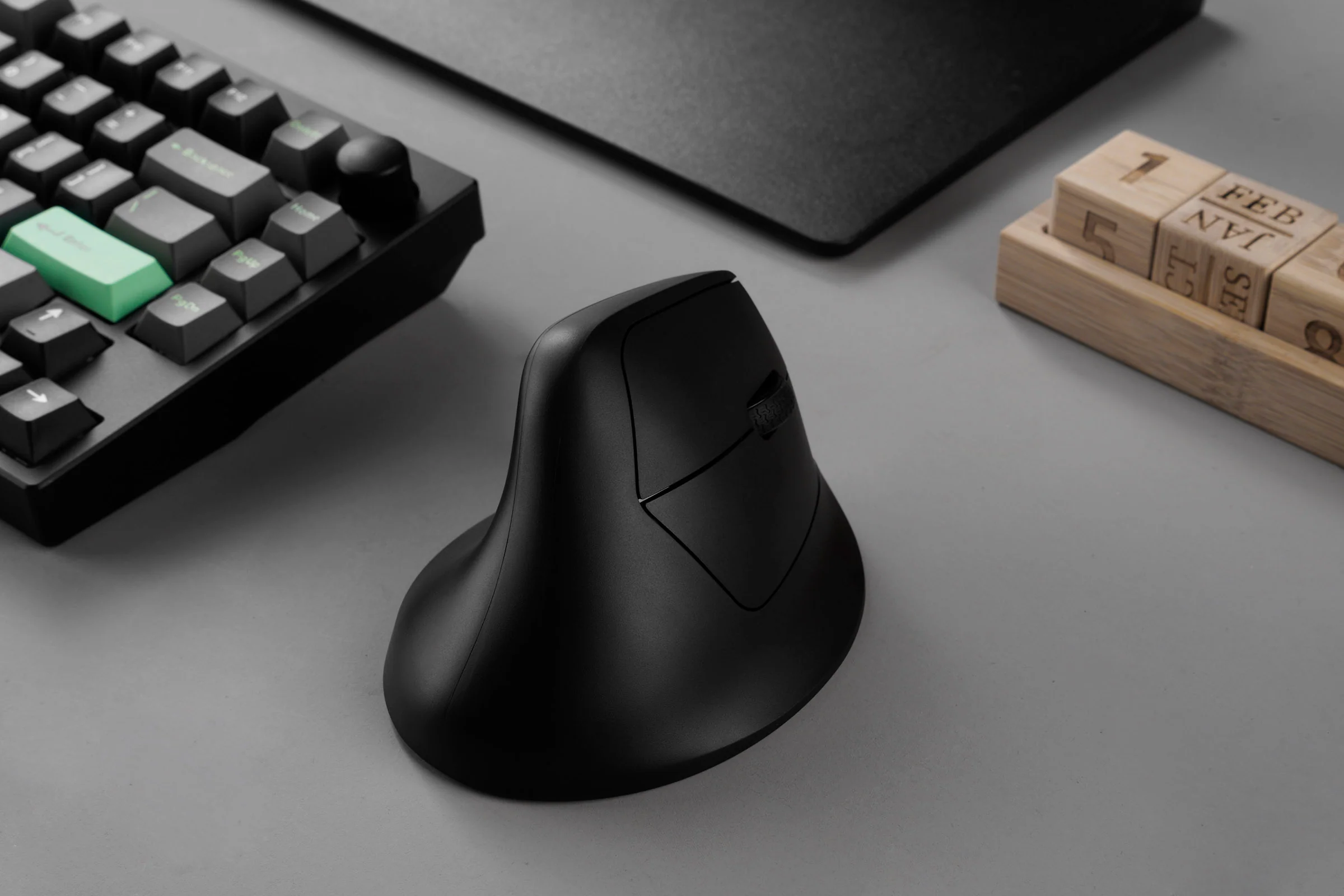 Keychron M5 8K Wireless Vertical Mouse - Image 8