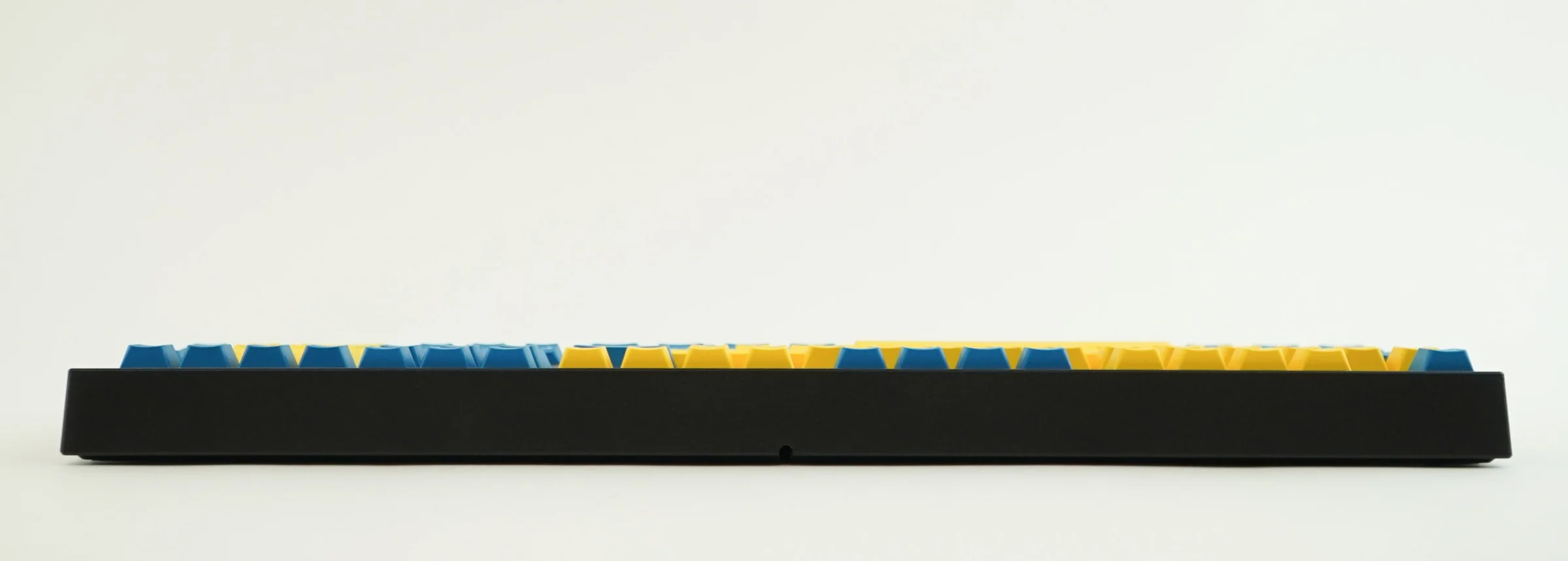 Leopold FC900R Yellow/Blue PD Double Shot PBT Black Case Mechanical Keyboard - Image 5