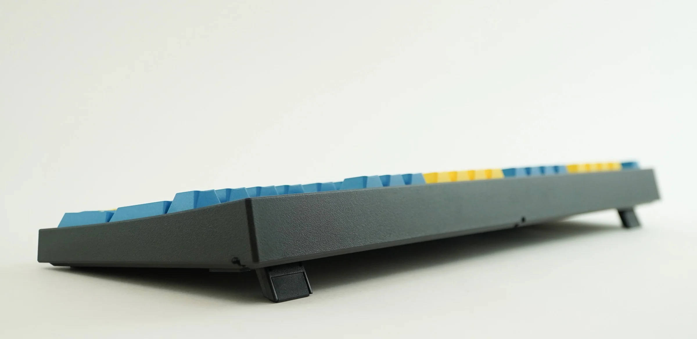 Leopold FC900R Yellow/Blue PD Double Shot PBT Black Case Mechanical Keyboard - Image 6