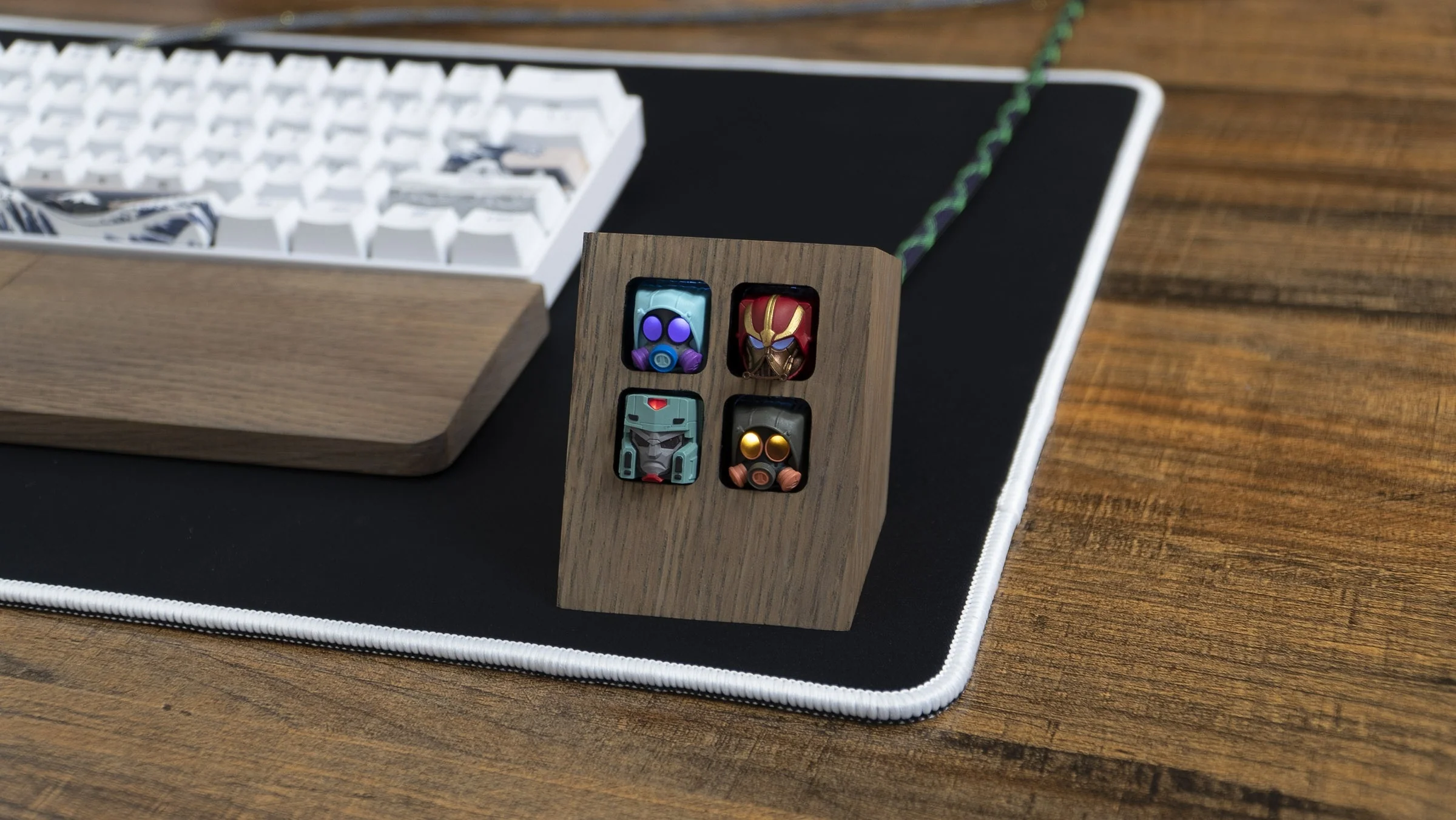 MK Custom 4-Key Wooden Backlit Artisan Keycap Display - Image 10