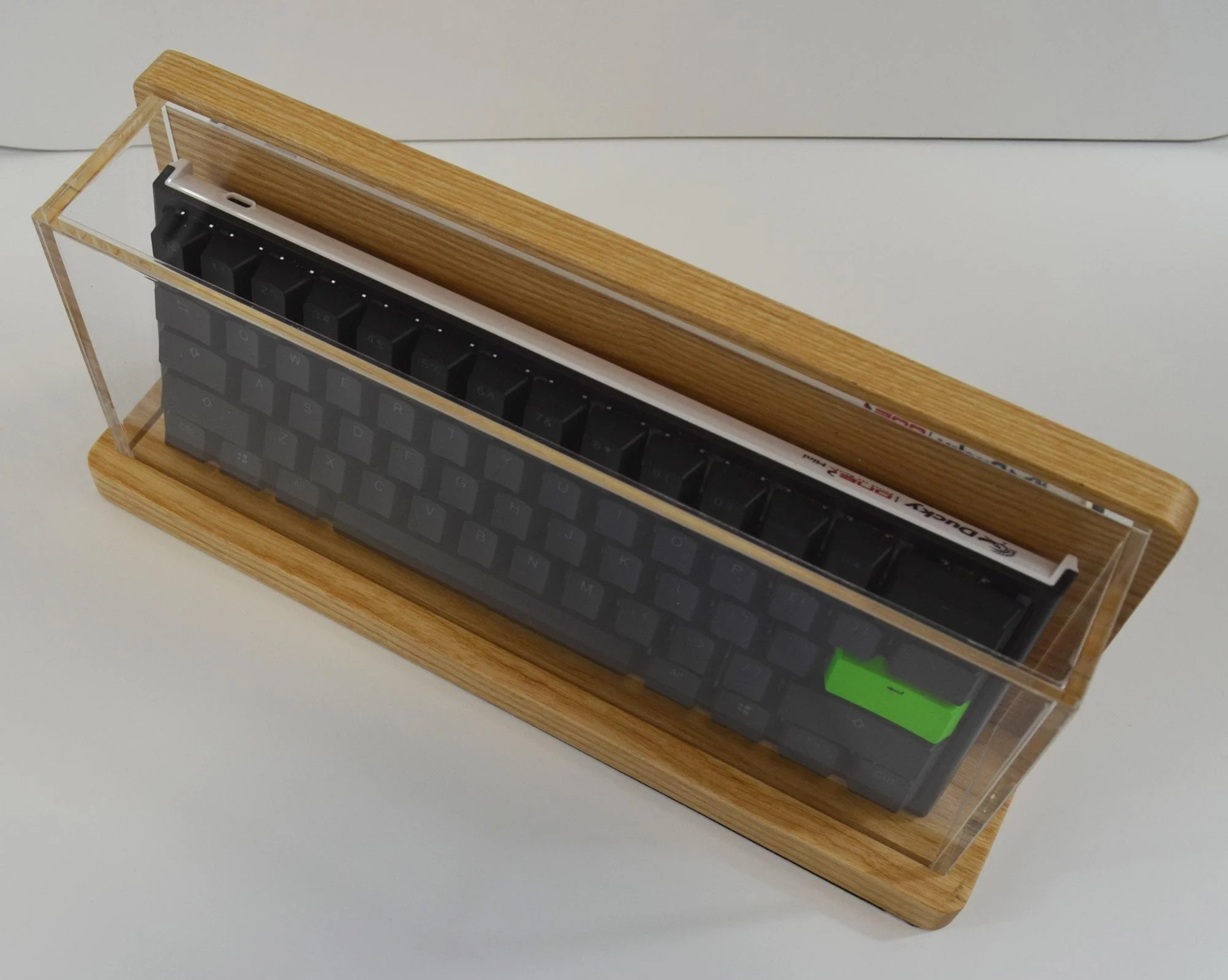 MK Nina 60% Ash Wood Acrylic Keyboard Display - Image 4