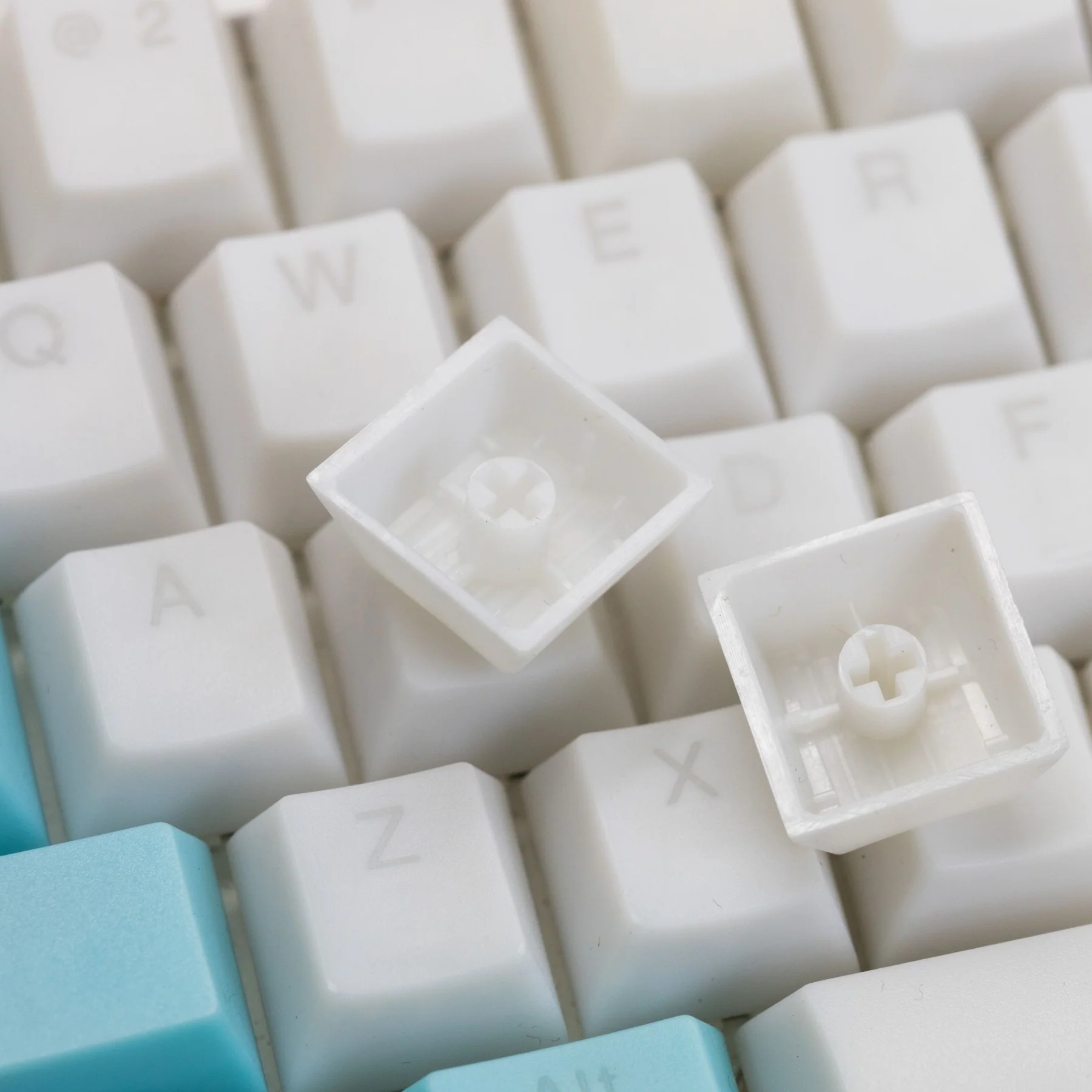 Tai-Hao Nata De Coco Blue / White 149 Key Cubic Profile Double Shot Keycap Set - Image 4