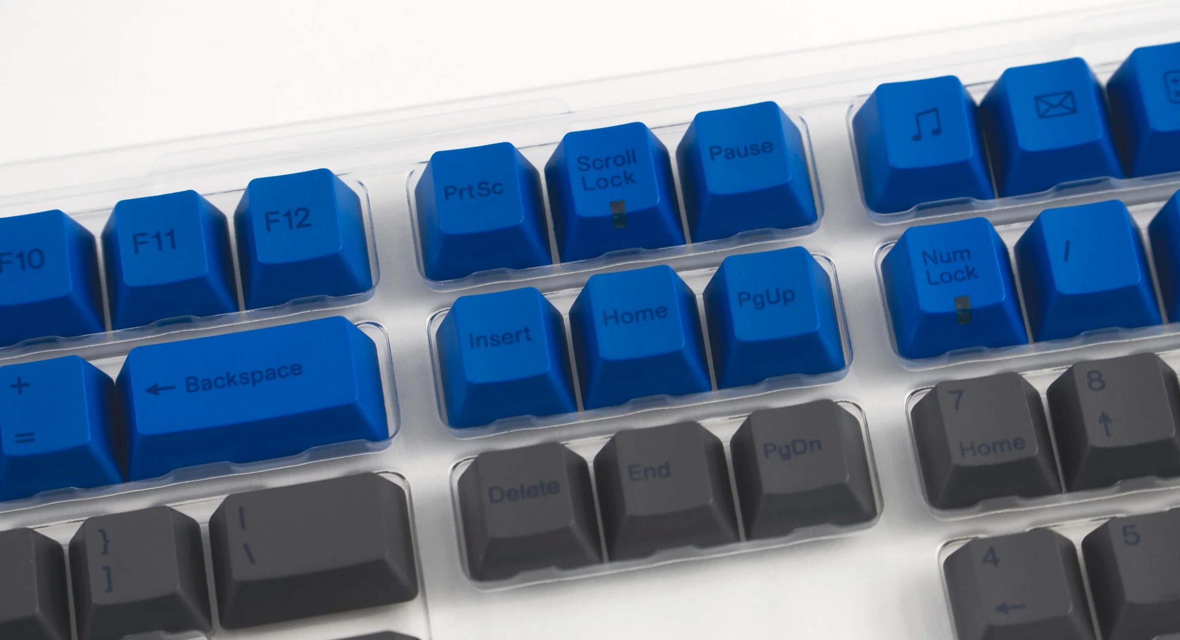 Varmilo Lake Blue / Black / White 108 Key Varmilo Profile Dye Sub PBT Keycap Set - Image 5