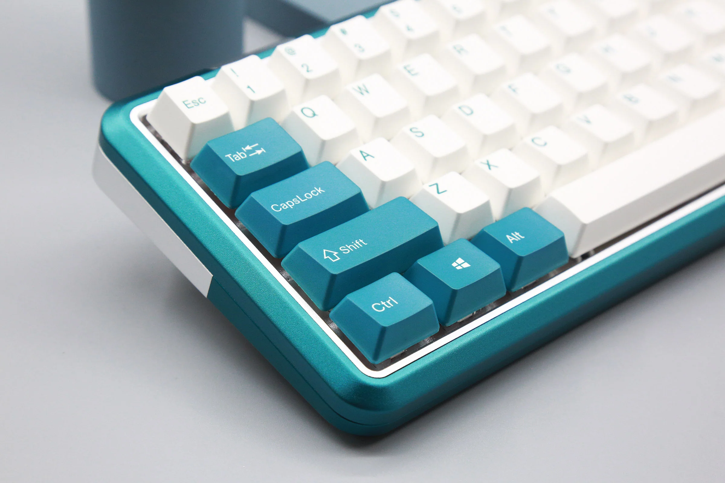 Varmilo Sword 2-68 Twilight Green White LED 65% Dye Sub PBT Aluminum EC Mechanical Keyboard - Image 6